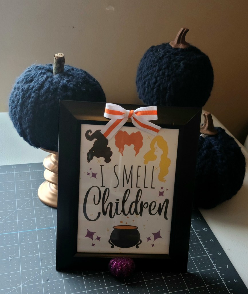 Halloween gift idea: "I smell children" printable in a 5x7 frame.