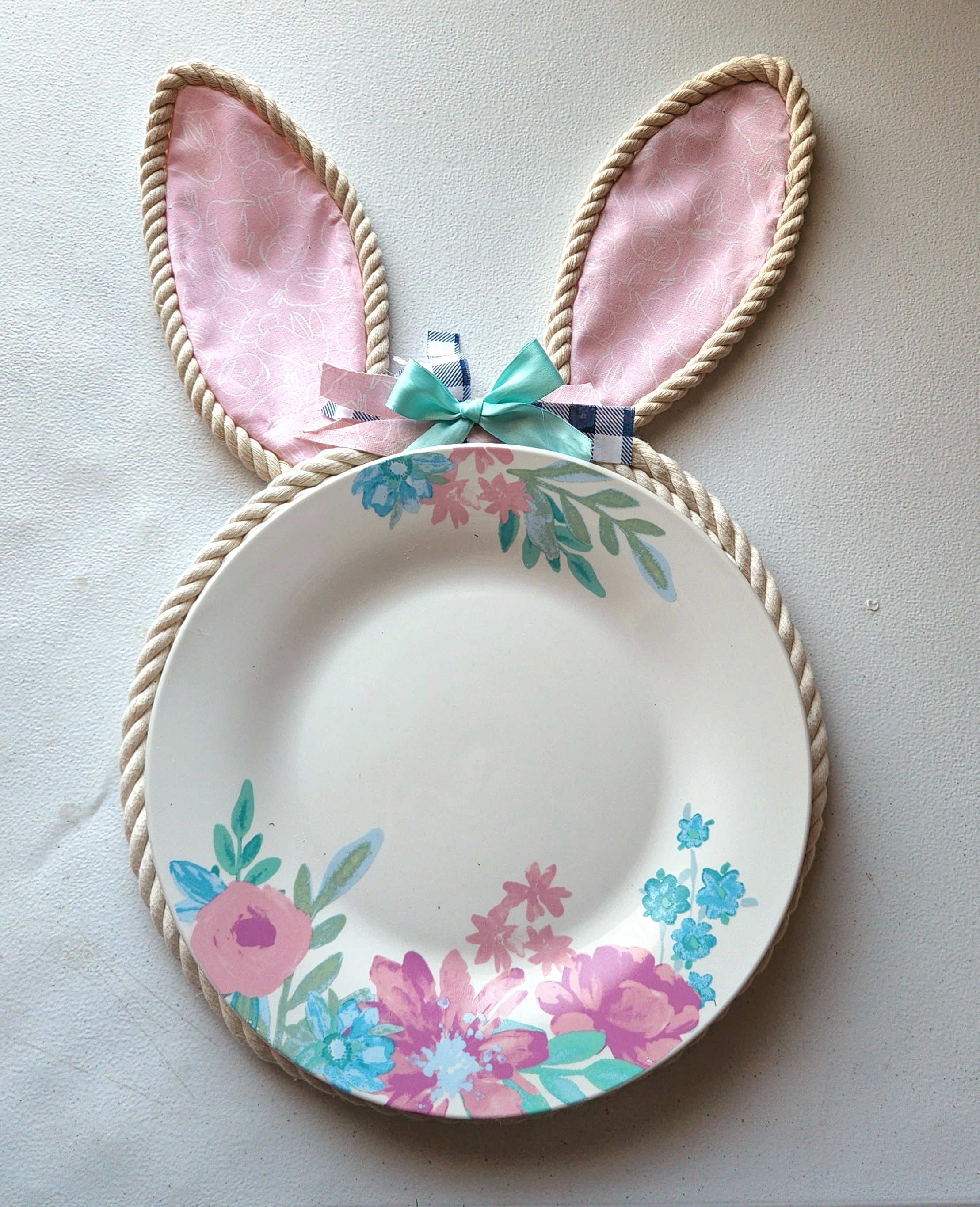 Rope bunny placemat completed.