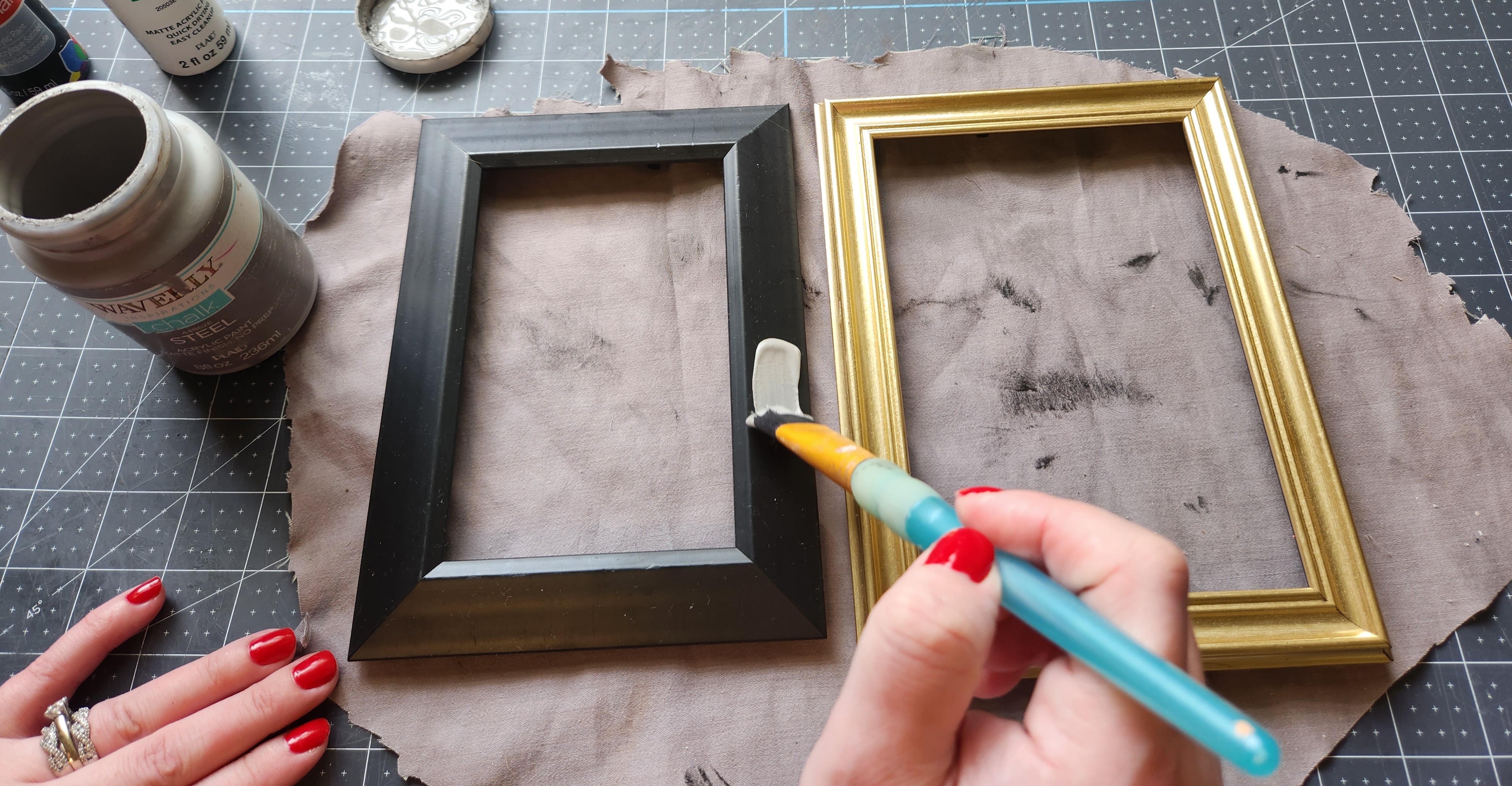 Painting a black 5x7 picture frame with gray chalk paint.