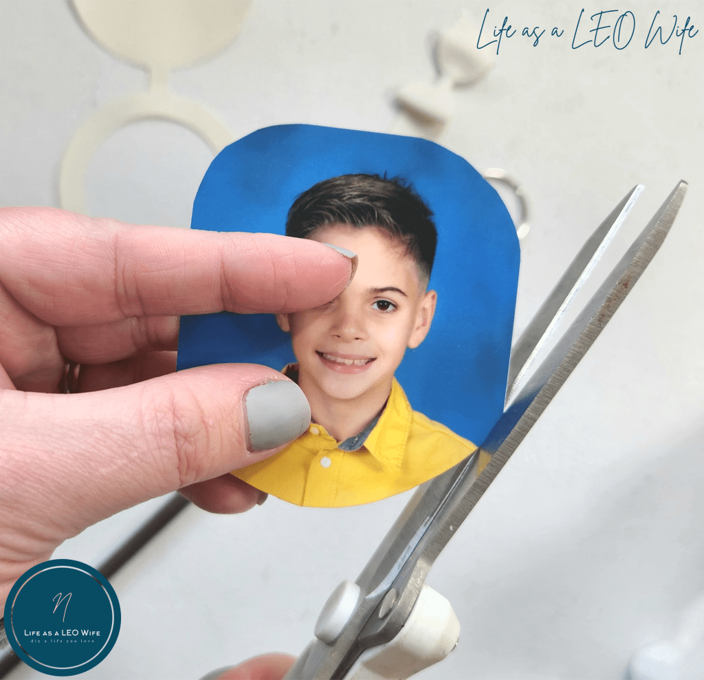 Cutting a picture to fit in the photo keychain