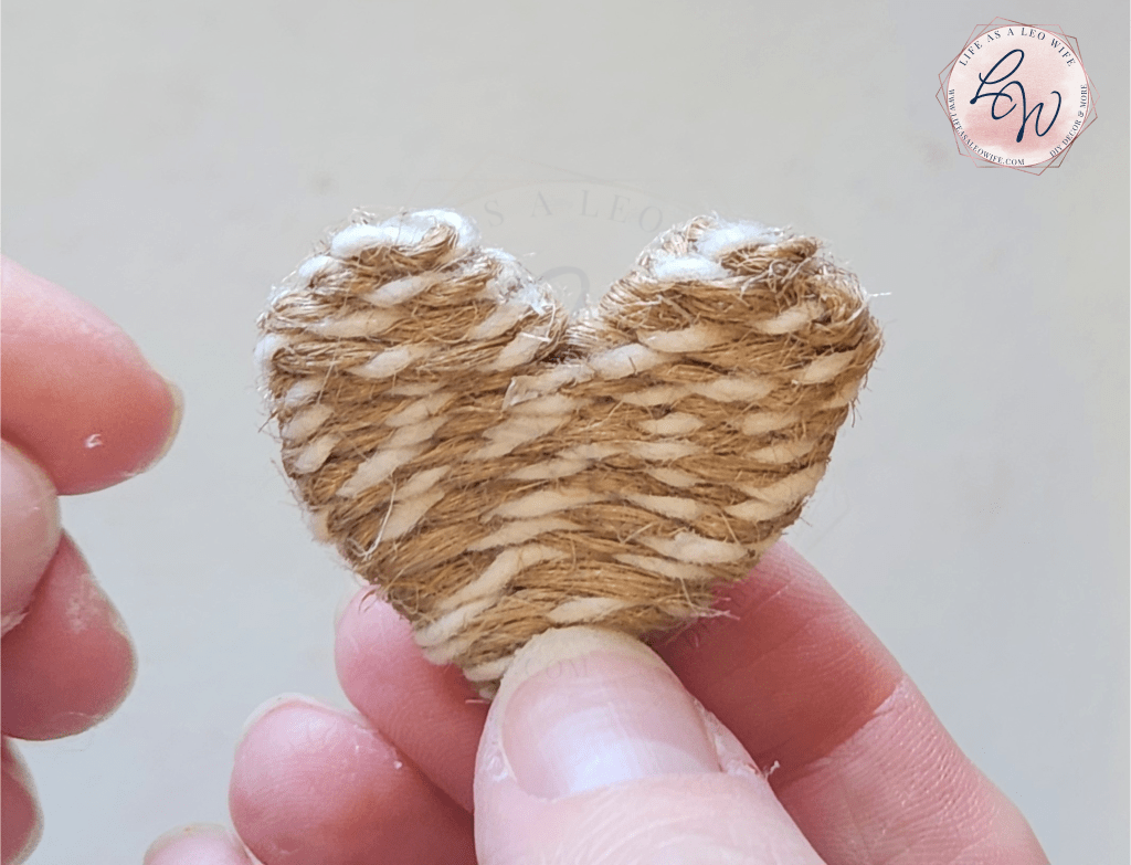 Finished twine heart.